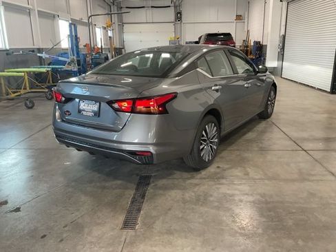 Used 2023 Nissan Altima 2.5 SV AWD/4WD image 6