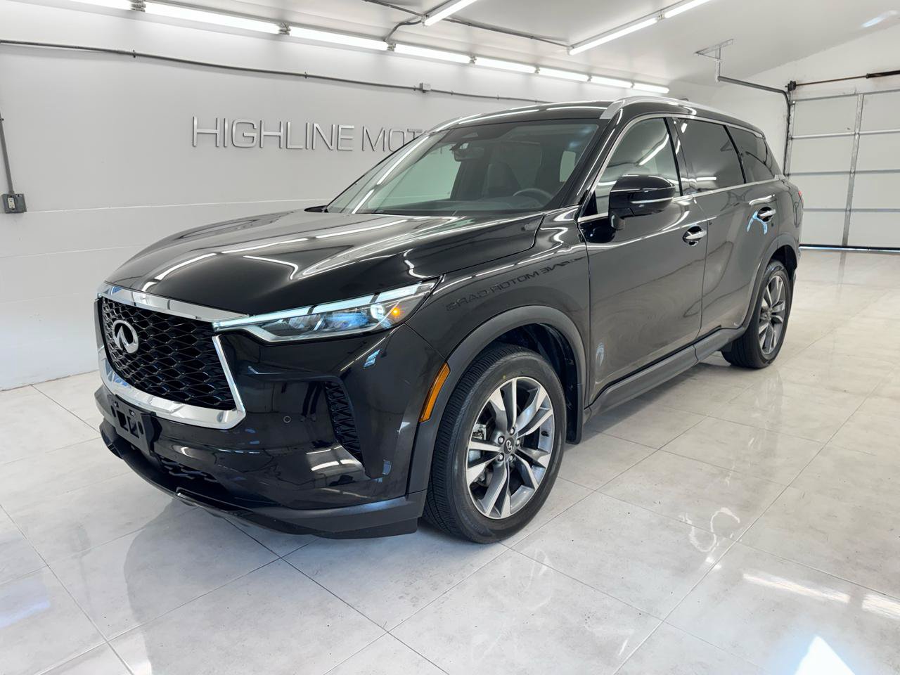 Used 2023 INFINITI QX60 Luxe w/ Cargo Package AWD/4WD image 1