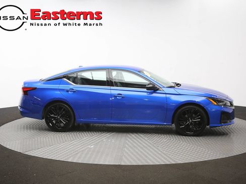 Used 2025 Nissan Altima 2.5 SR FWD image 46