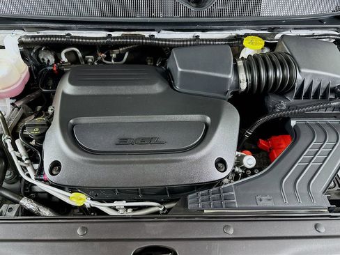 Certified 2025 Chrysler Pacifica Limited image 42