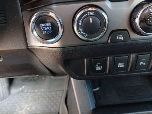 Used 2017 Toyota Tacoma TRD Sport image 37