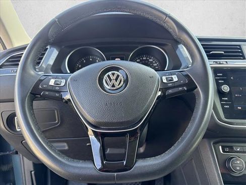 Used 2020 Volkswagen Tiguan SE w/ Panoramic Sunroof Package FWD image 10