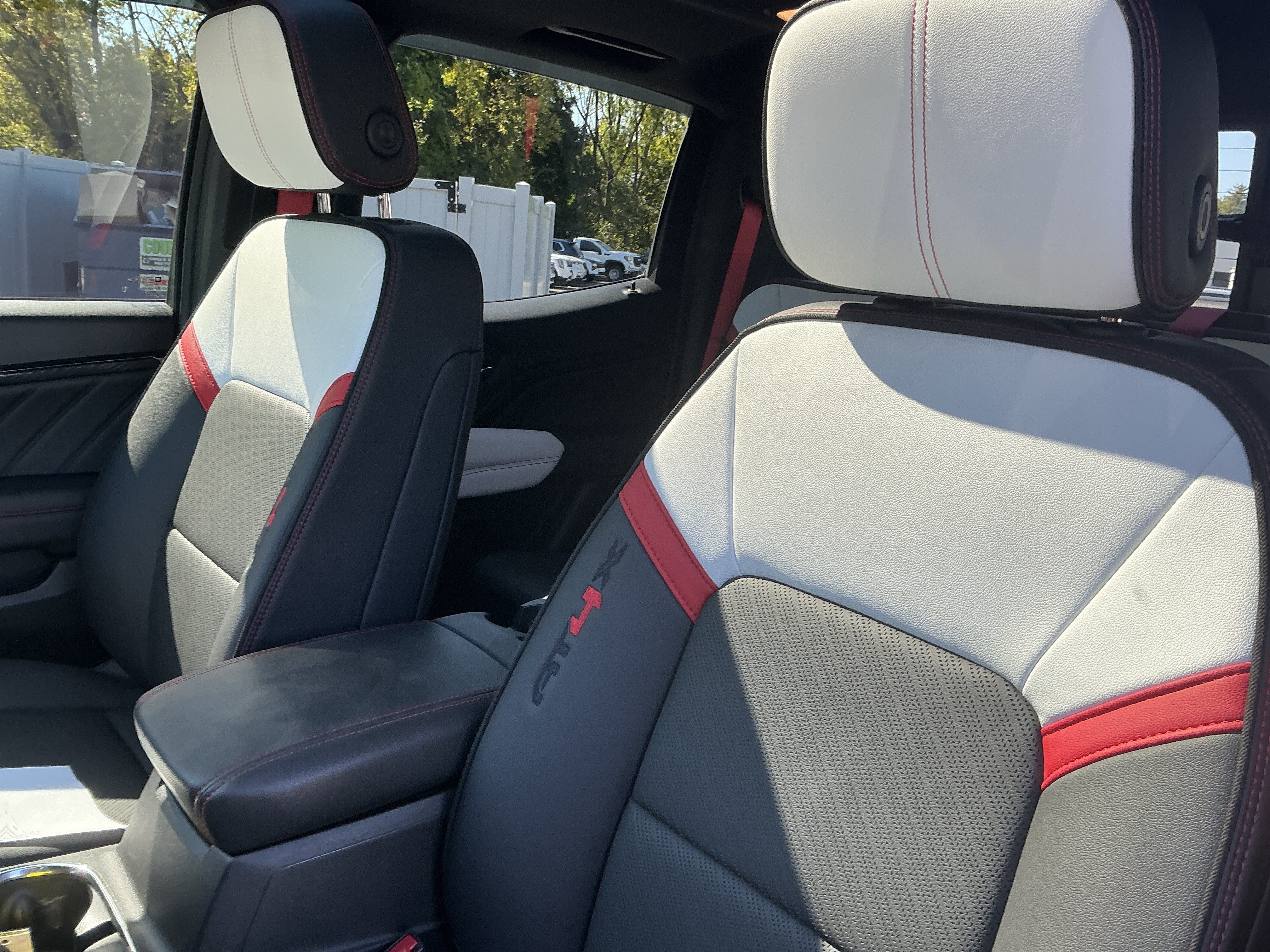 Used 2024 GMC Canyon AT4X AWD/4WD image 9
