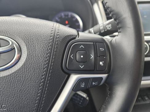 Used 2018 Toyota Highlander XLE image 14