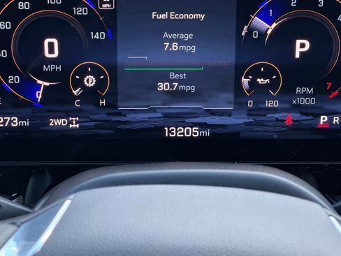 Used 2025 Chevrolet Suburban Premier image 3