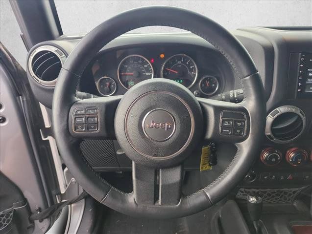 Used 2015 Jeep Wrangler Unlimited Sahara w/ Connectivity Group AWD/4WD image 10