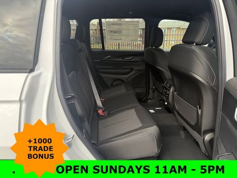 New 2025 Jeep Grand Cherokee Laredo image 13