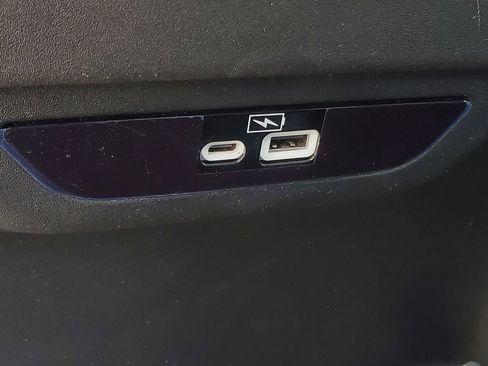 Used 2023 Chrysler Pacifica Touring-L FWD image 21