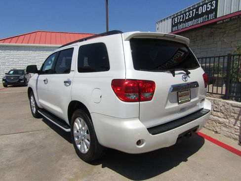 Used 2017 Toyota Sequoia Platinum RWD image 3