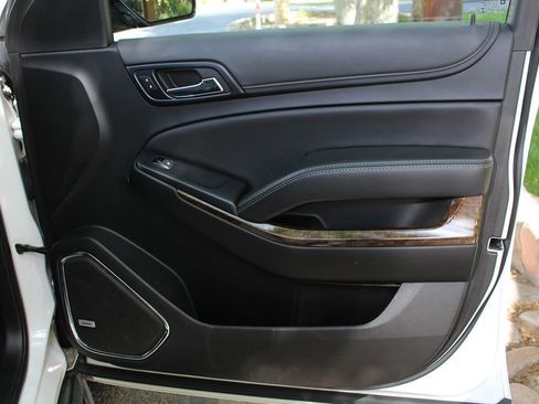 Used 2020 Chevrolet Suburban LT RWD image 20