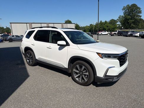 Used 2025 Honda Pilot Elite image 9