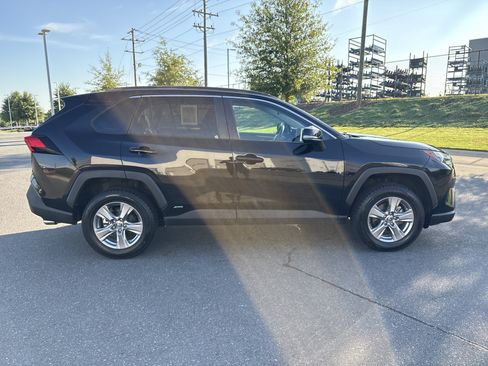 Used 2023 Toyota RAV4 XLE AWD/4WD image 10