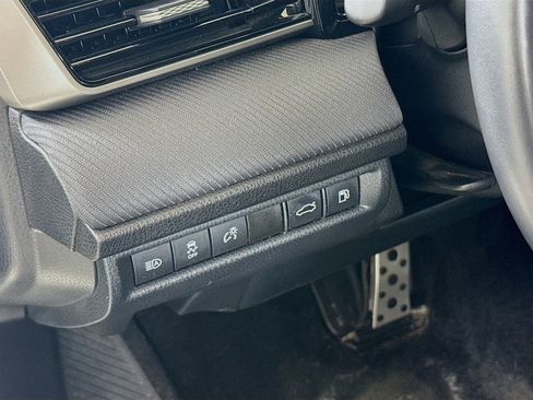 Used 2025 Toyota Camry SE image 10