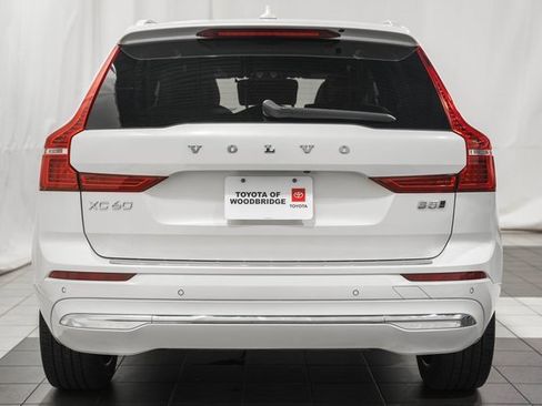 Used 2022 Volvo XC60 B5 Inscription w/ Climate Package image 4