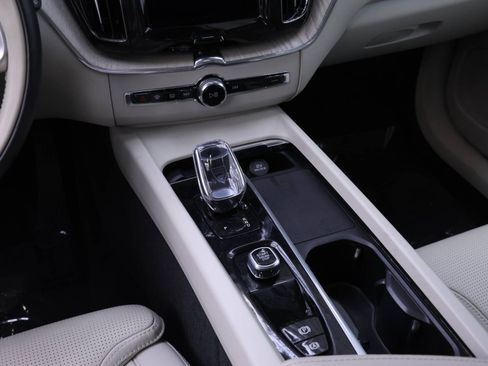 Certified 2022 Volvo XC60 B6 Inscription w/ Advanced Package image 19