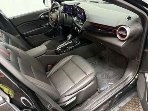 Certified 2025 Chevrolet Trax RS w/ Sunroof Package image 37