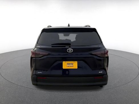 Used 2025 Toyota Sienna XLE FWD image 12