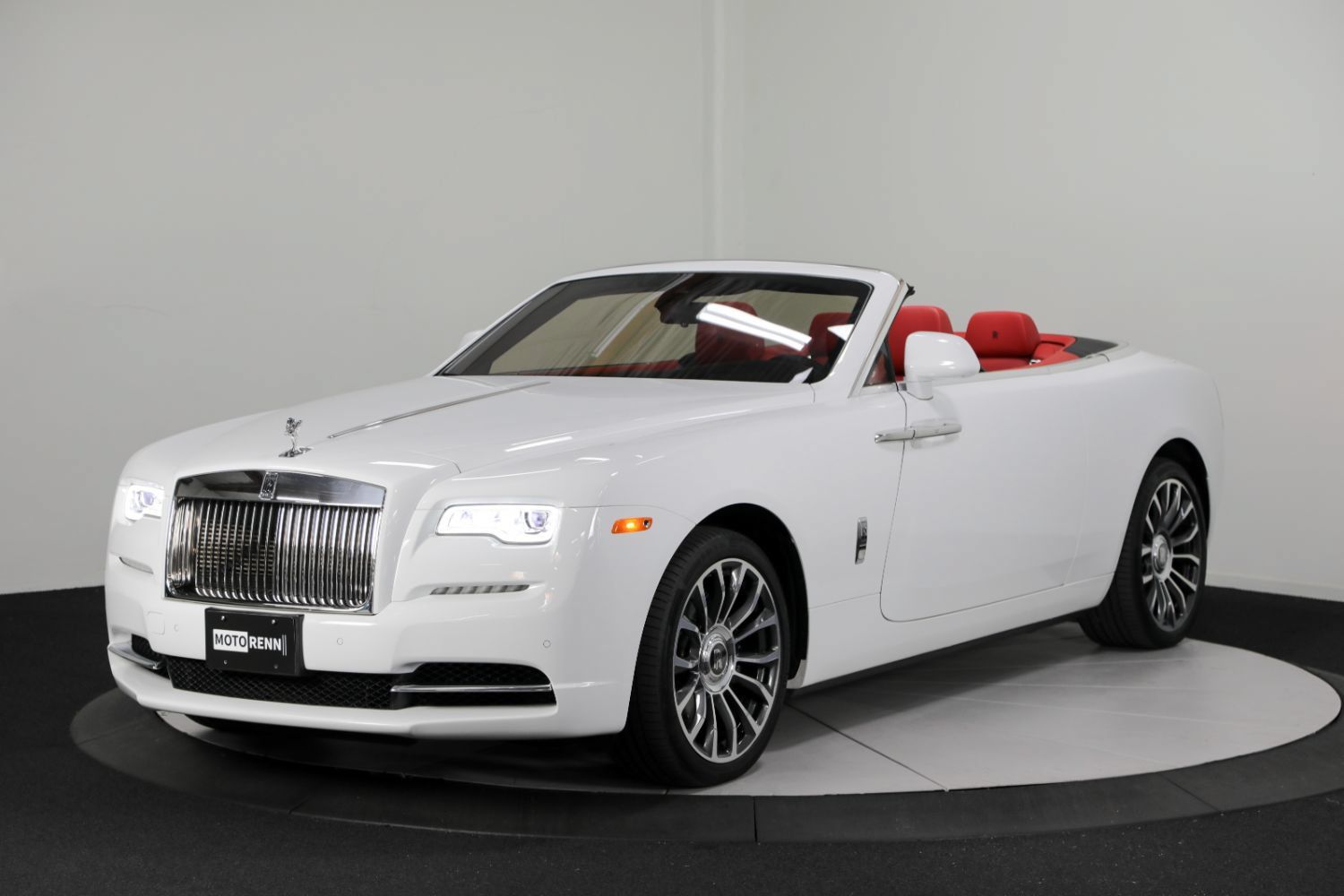 Used 2018 Rolls-Royce Dawn RWD image 5