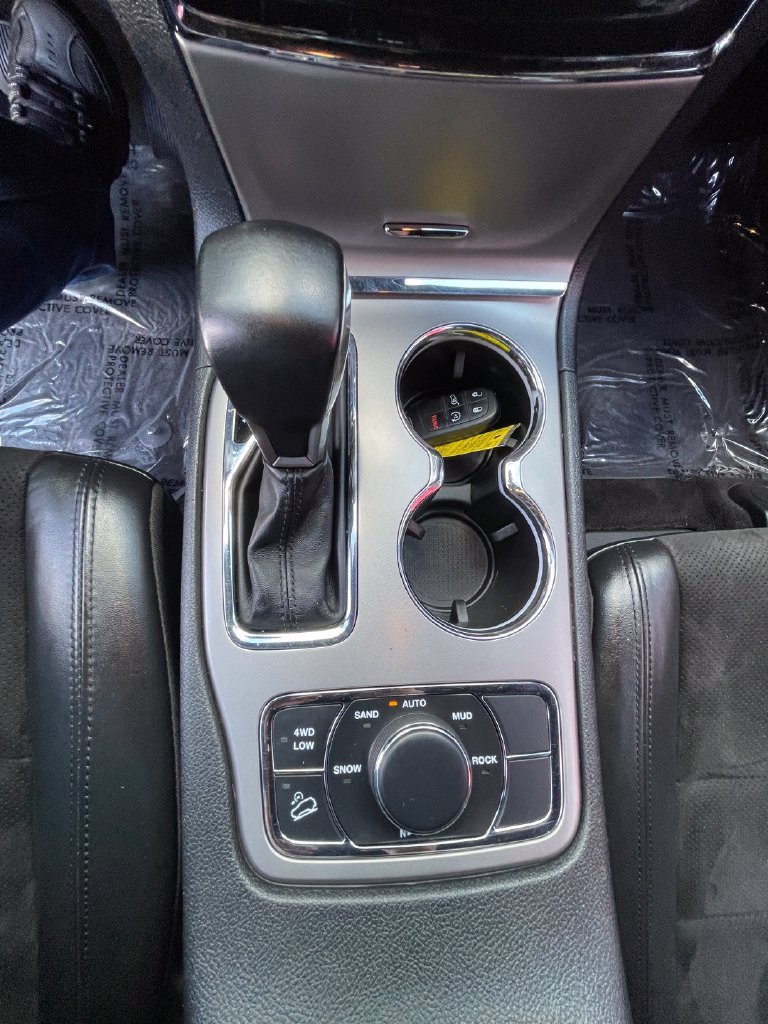 Used 2022 Jeep Grand Cherokee Laredo X AWD/4WD image 19