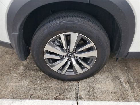 Used 2025 Nissan Pathfinder SL image 5