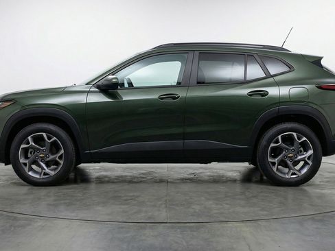 Used 2025 Chevrolet Trax LT FWD image 5
