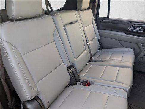 Used 2021 Chevrolet Suburban Z71 w/ Z71 Signature Package image 24