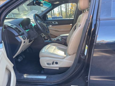 Used 2017 Ford Explorer Limited w/ Equipment Group 301A image 8