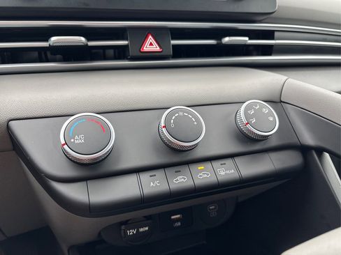 Certified 2025 Hyundai Elantra SE image 27