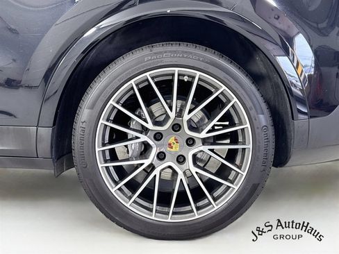 Used 2021 Porsche Cayenne AWD/4WD image 40