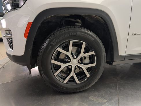 Used 2023 Jeep Grand Cherokee Limited AWD/4WD image 30