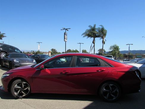 Used 2023 Hyundai Elantra Limited FWD image 5