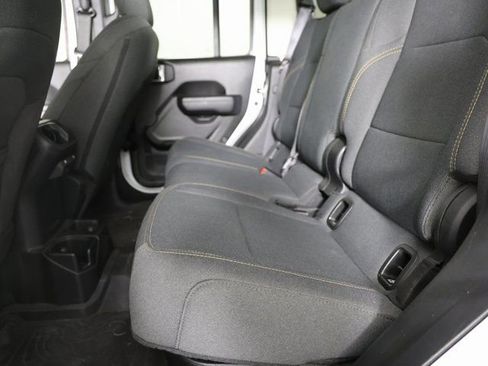 Used 2024 Jeep Gladiator Sport image 9