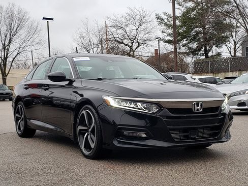 Used 2018 Honda Accord Sport image 3