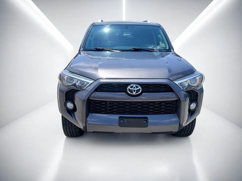 Used 2017 Toyota 4Runner SR5 AWD/4WD image 2