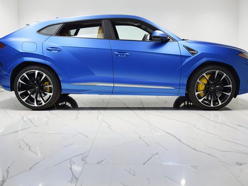 Used 2022 Lamborghini Urus AWD/4WD image 17