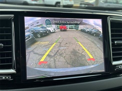 Certified 2023 Chrysler Pacifica Touring-L image 24