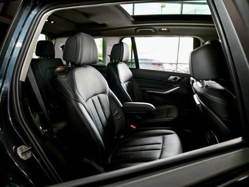 Used 2022 BMW X7 xDrive40i w/ Premium Package image 26
