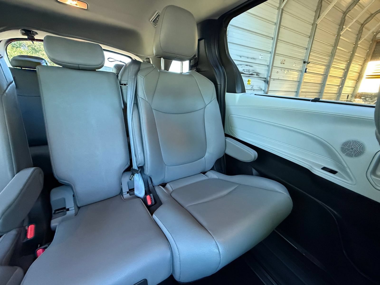 Used 2025 Toyota Sienna XLE FWD image 39