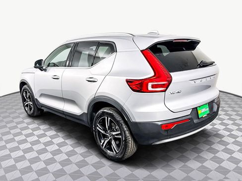 Used 2025 Volvo XC40 B5 Core image 7