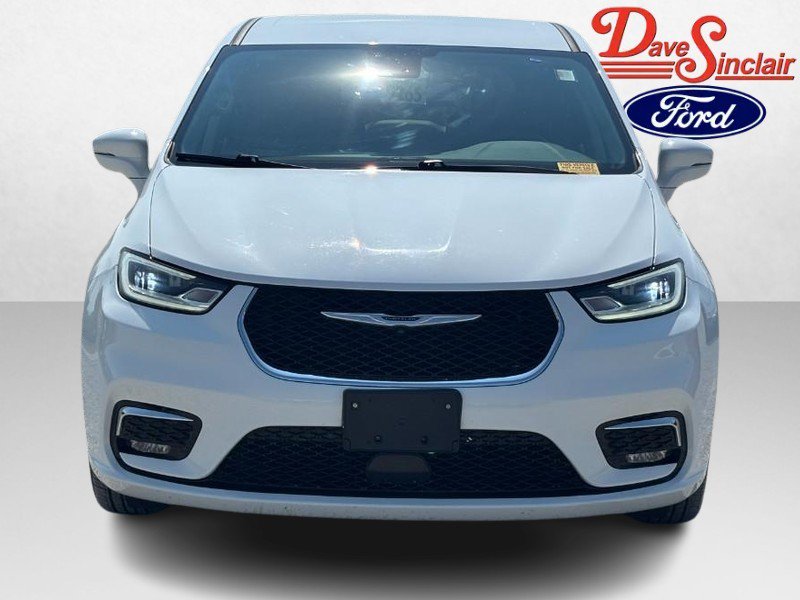 Used 2022 Chrysler Pacifica Touring-L FWD image 2