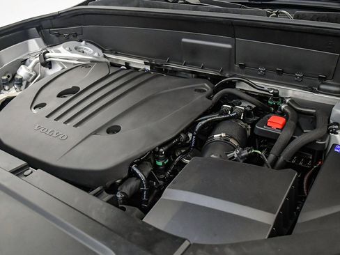 Certified 2025 Volvo XC90 B5 Core image 28