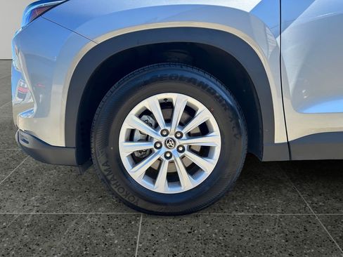 Used 2025 Toyota Grand Highlander AWD image 4