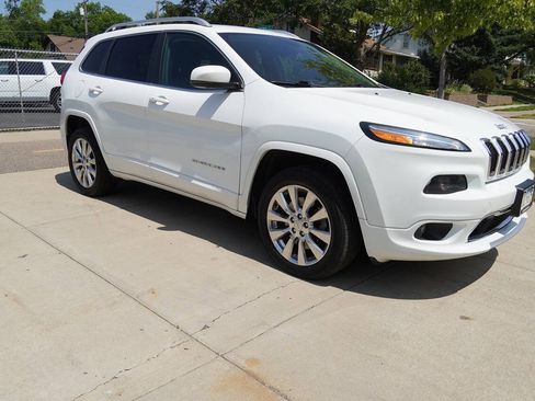 Used 2018 Jeep Cherokee Overland AWD/4WD image 2