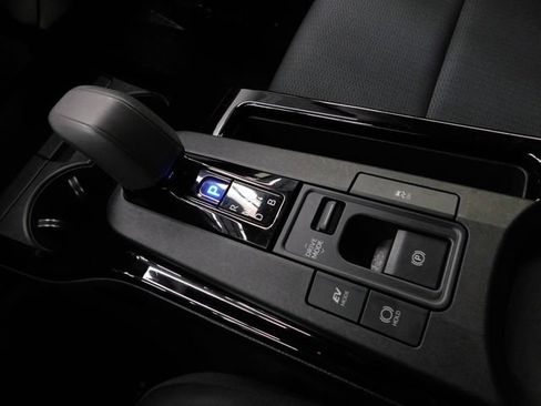 Used 2024 Toyota Prius Limited image 29