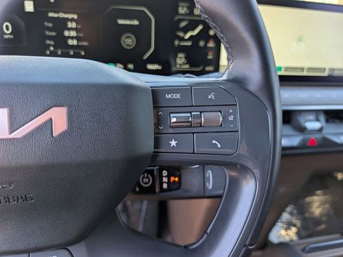 Certified 2024 Kia EV9 Land image 26