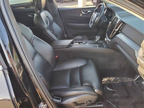 Used 2019 Volvo XC60 T5 Momentum w/ Multimedia Package image 14