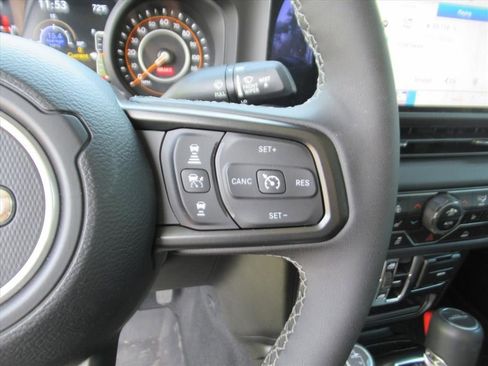 Used 2025 Jeep Gladiator Sport image 23