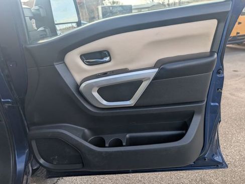 Used 2017 Nissan Titan SV image 21