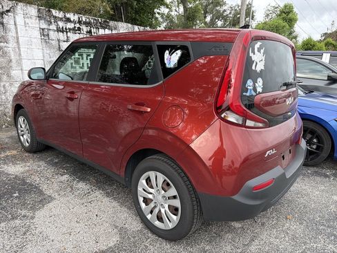 Used 2022 Kia Soul LX FWD image 4
