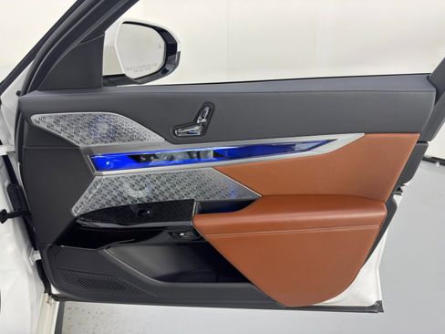 Used 2023 BMW 760i xDrive image 58